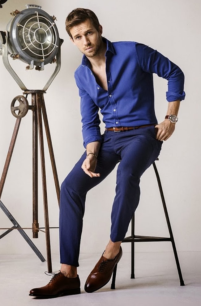 С чем носить мужские синие брюки? – правила сочетания с другой одеждой