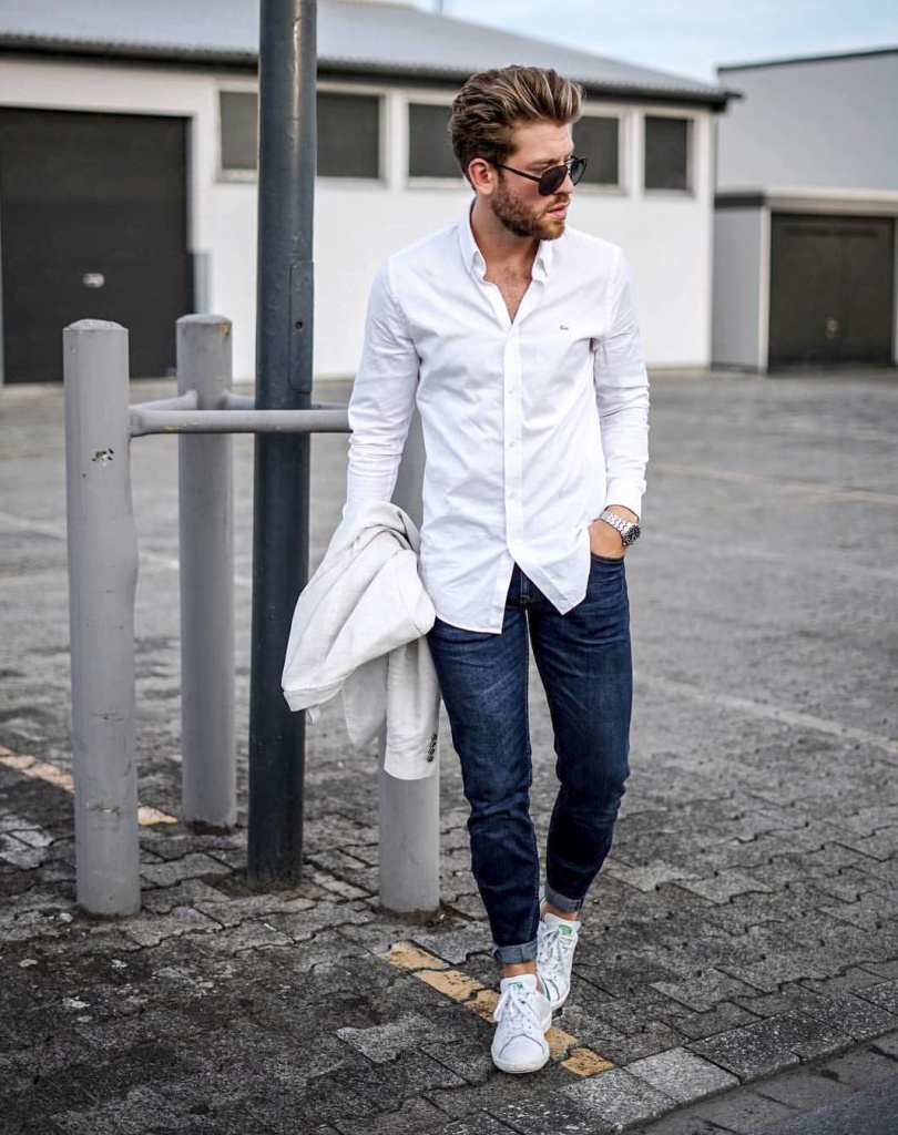 Белая рубашка с джинсами